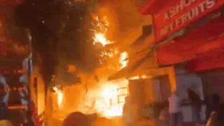 जम्मू के मार्केट में लगी भीषण आग।