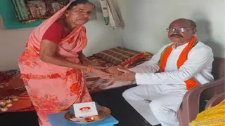 80 साल की महिला ने जीती सालों पुरानी कानूनी लड़ाई।