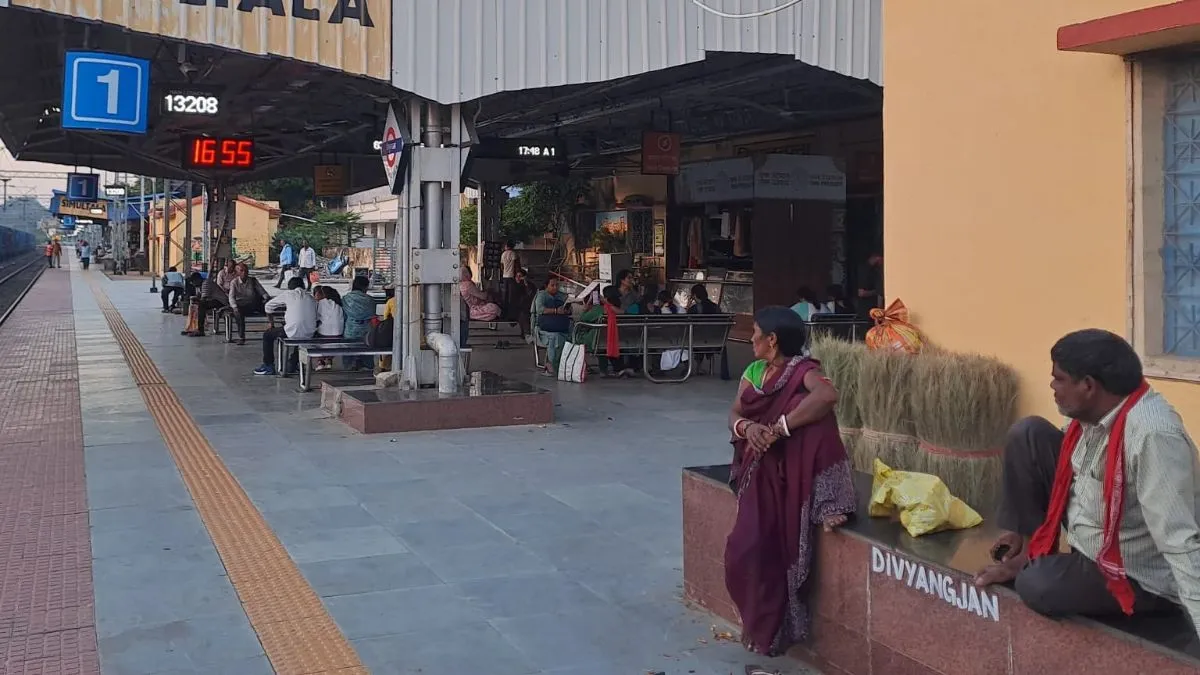 Jhajha-Jasidih Train Delays Second Day Block at Simultala