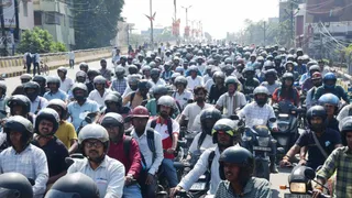पटना मेट्रो के कार्य की वजह से राजेंद्रनगर फ्लाईओवर बंद करने से लगा जाम। जागरण