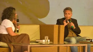 खुशवंत सिंह लिटफेस्ट में मंच पर मौजूद लेखक प्रोबल दासगुप्ता। जागरण
