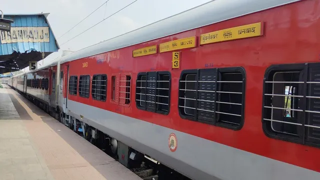 धनबाद-शकूर बस्ती समेत 20 स्पेशल ट्रेनें चलेंगी, दिवाली-छठ में वेटिंग लिस्ट से मिलेगी राहत