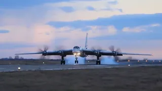 एक्शन में रूस के 70 साल पुराना Tu-95 बॉम्बर।
