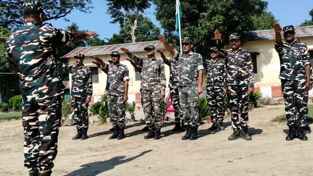 यूपी के बहराइच में सशस्त्र सीमा बल के जवानों ने मुख्यालय पर ली कर्तव्यनिष्ठा की शपथ
