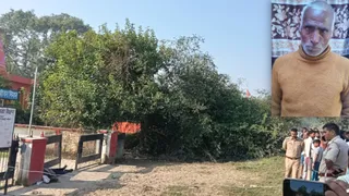 घटनास्थल पर मौजूद पुलिस की टीम और इनसेट में मृतक बलराम दीक्षित की फाइल फोटो