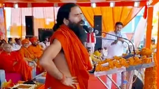 कार्यक्रम में बोलते योगगुरू बाबा रामदेव।