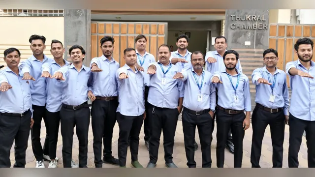 यूपी के भदोही जिले में ग्रीन दीपावली की पहल, पर्यावरणप्रेमियों ने प्रदूषण ना फैलाने की ली शपथ
