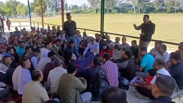 उत्तराखंड में वेतन विसंगति पर पीआरडी जवानों का प्रदर्शन, होमगार्ड के बराबर वेतन और सुविधाओं की मांग