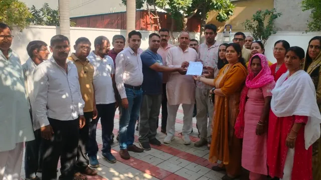 रेवाड़ी में अतिथि अध्यापकों की हुंकार, नियमित करने की मांग को लेकर मुख्यमंत्री को सौंपा ज्ञापन