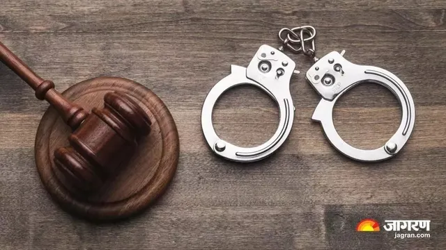 मऊ में अवैध कब्जा करने पर पीसीएस अधिकारी के पिता सहित 21 पर केस दर्ज