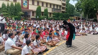 स्कूलों में नुक्कड़ नाटकों के जरिए विद्यार्थियों को डेंगू के प्रति किया गया जागरूक।