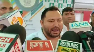 पत्रकारों से बात करते तेजस्वी यादव। वीडियो ग्रैब