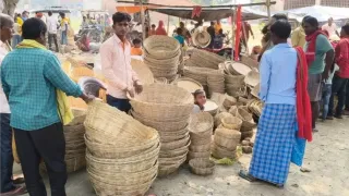 बांस के सूप ₹100 और दौरा ₹500 तक पहुंचे