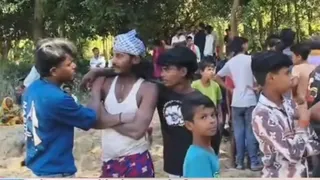 घटना स्थल पर जुटी स्थानीय लोगों की भीड़।