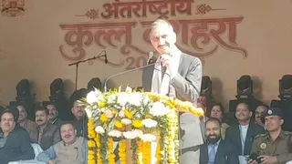 कुल्लू दशहरा के दौरान कलाकेंद्र संबोधित करते मुख्यमंत्री सुखविन्द्र सिंह सुक्खू। जागरण