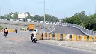 183 करोड़ के फ्लाईओवर का डिजाइन अटका (Edited By AI)