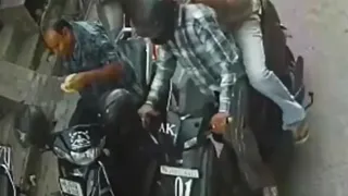 जयपुर में 20 रुपये की कचौड़ी पड़ी भारी। (सोशल मीडिया)