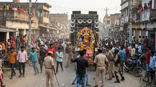विसर्जन जुलूस में अश्लील गानों पर हंगामा, 101 नामजद समेत 250 से अधिक पर FIR (AI Generated Image)