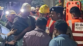 ईसीएल के बंकोला कुमारडीह ए पिट से बाहर आते श्रमिक। (फोटो-जागरण)