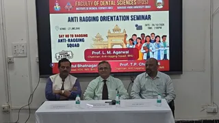 बीएचयू दंत संकाय में रैगिंग के खिलाफ सख्त संदेश, नए छात्रों को मिली जानकारी।