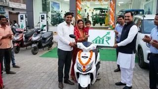 दीपावली पर खरीदें इलेक्ट्रिक गाड़ी (एआई जेनरेटेड तस्वीर)