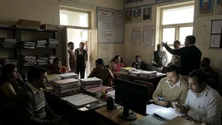 फरीदाबाद जिला शिक्षा अधिकारी कार्यालय में 40 मिनट तक अंधेरा (एआई जेनरेटेड इमेज )