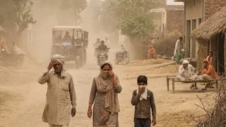 बव्वा गांव में धूल के गुबार से ग्रामीण परेशान ( एआई जेनरेटेड इमेज )