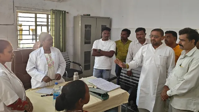 गढ़वा में भगवान भरोसे स्वास्थ्य व्यवस्था! अस्पताल से डॉक्टर और कर्मचारी गायब, व्हाट्सएप से चल रही ड्यूटी रोस्टर
