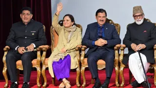 शपथ ग्रहण समारोह के दौरान चार नए कैबिनेट मंत्री।