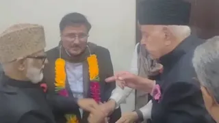 मुबारक गुल के साथ फारूक अब्दुल्ला। (फोटो- इंटरनेट मीडिया)