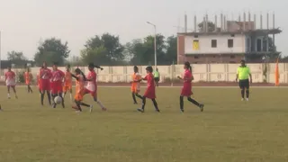 जौनपुर में बालिका फुटबॉल प्रतियोगिता: आगरा की शानदार जीत, लखनऊ अगले दौर में।