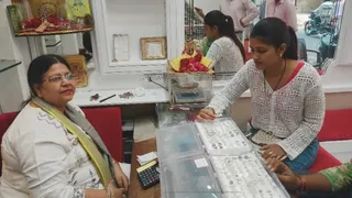 घुंघरु, फूल-पत्ती और जालीदार डिजाइन वाली महीन कारीगरी आ रही पसंद।