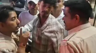 साकची में 20 मिनट तक चले इस हाई-वोल्टेज ड्रामे के कारण पूरे इलाके में अफरा-तफरी का माहौल बना रहा।