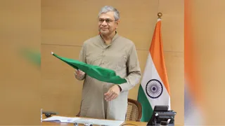 दिल्ली से आनलाइन जुड़े रेलमंत्री ने कहा कि झारखंड की जनता को यदि किसी बात को लेकर शंका है तो वे पश्चिम बंगाल घूमकर आ जाएं।