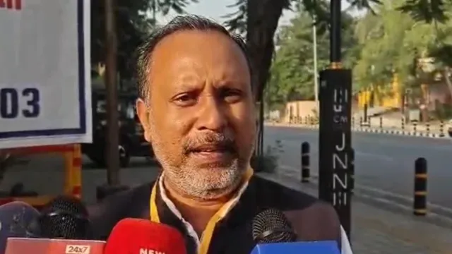 UP MLC Election Result 2026 LIVE: 11 सीटों पर काउंटिंग जारी, झांसी में सपा प्रत्याशी ने लगाया गड़बड़ी का आरोप
