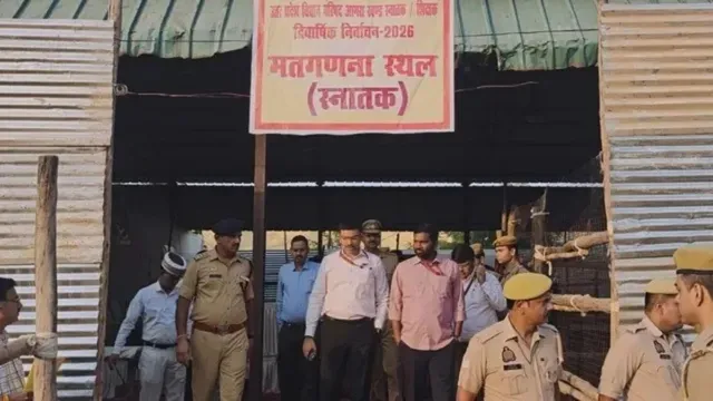 UP MLC Election Result 2026 LIVE: आगरा में पहले चरण की मतगणना पूरी, सपा प्रत्याशी डॉ. आकाश अग्रवाल 1000 वोटों से आगे
