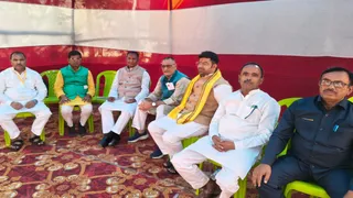 मतगणना केंद्र पर बैठे प्रत्याशी एवं उनके प्रतिनिधि