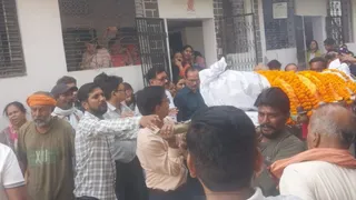 तालाब में कार डूबने से तीन लोगों की मौत।
