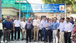 माररपीट करने वाले वकीलों पर कार्रवाई करने के लिए तहसीलदारों ने काम ठप कर प्रदर्शन शुरू कर दिया है। जागरण