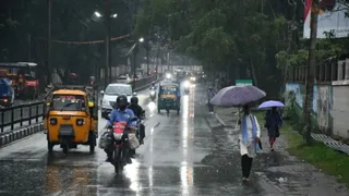 रांची में सुबह चार बजे हुई मूसलधार बारिश तो दिनभर छाए रहे बादल, रूक-रूक कर होते रही बारिश।