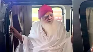 आसाराम पर पैरोल उल्लंघन का मामला दर्ज