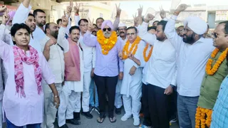 जोया में नव निर्वाचित शिक्षक विधायक हरि सिंह ढिल्लो का स्वागत करते भाजपा कार्यकर्ता। जागरण