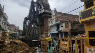 बागेश्वरी रेलवे गुमटी पर चल रहा आरओबी निर्माण। जागरण