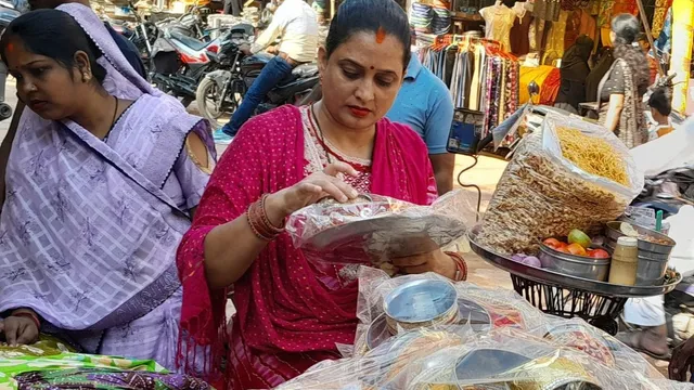 करवा चौथ बाजार: छत्तीसगढ़ के चिवरे और गोरखपुर की लइया की मांग, बाराबंकी का नया चावल भी बना लोगों की पसंद
