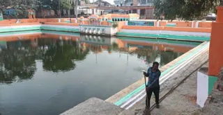 देवयानी सरोवर पर होती सफाई। जागरण
