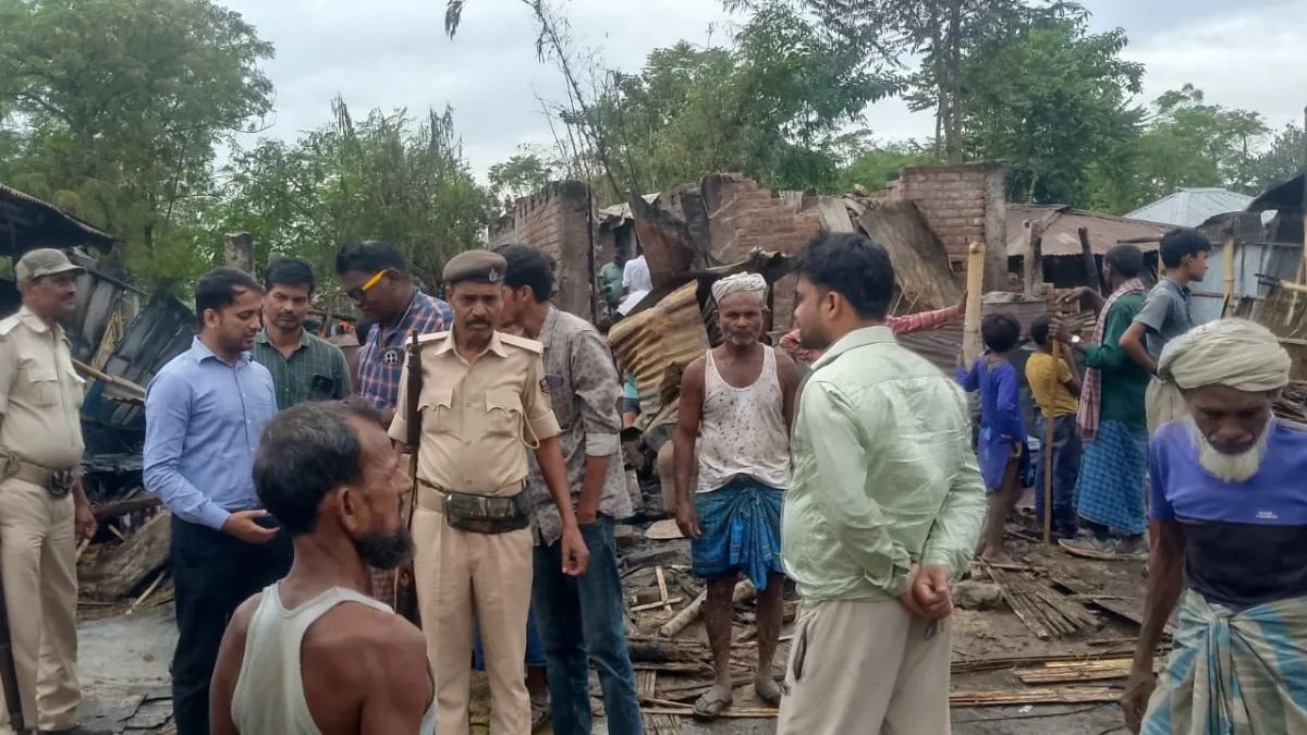Madhepura Cylinder Blast Destroys 10 Homes 25 Lakh Loss (1)