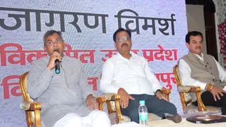 जागरण विमर्श कार्यक्रम में विचार रखते (बाएं से) महापौर डा.अजय कुमार, लोक निर्माण विभाग के मुख्य अभियंता सीपी सिंह और सीआइएस के संस्थापक रविंद्र मिगलानी। जागरण