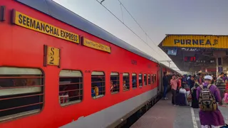 सीमांचल एक्सप्रेस में बड़ा बदलाव: फर्स्ट एसी और पेंट्री कार जुड़ेगी, स्लीपर कोच घटेंगे