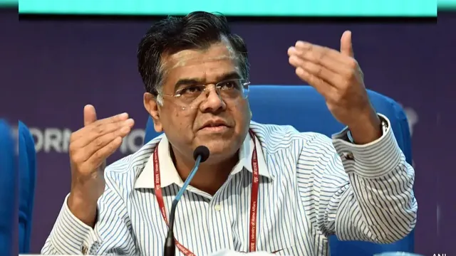 'फाइल फेंकने और दबाने वाले, ऑफिस में लेट आने वाले...'; कैबिनेट सचिव ने गिनाए 12 तरह के ब्यूरोक्रेट्स
