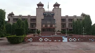 सुनवाई के दौरान अनुचित पहनावे और आचरण पर हाई कोर्ट सख्त
